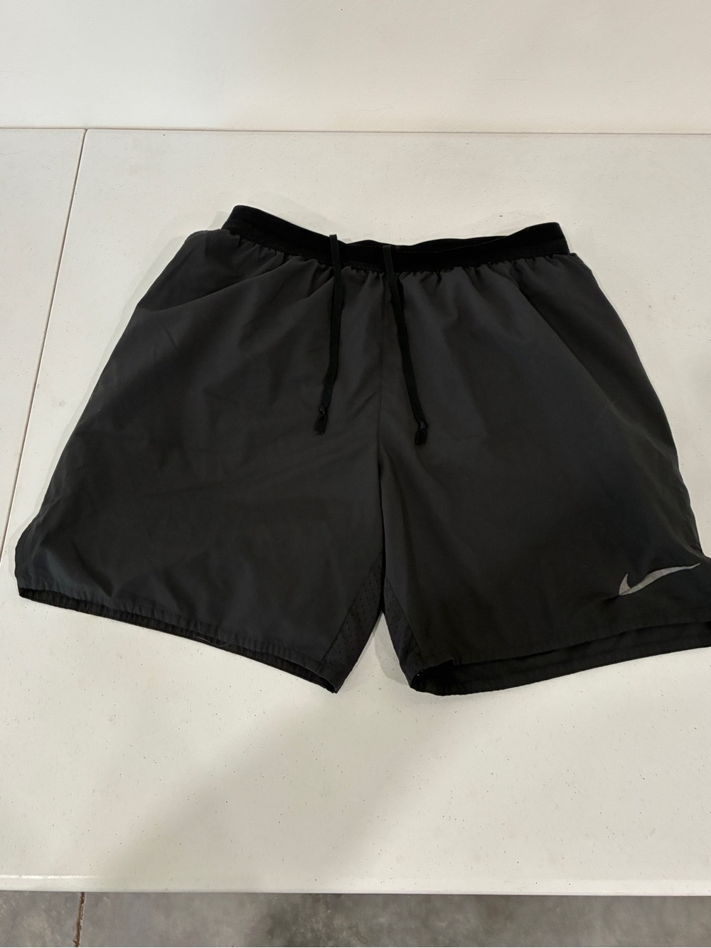 Nike Dri-FIT Men’s Running Shorts Medium Black Zippered Pockets Reflective (Flaw